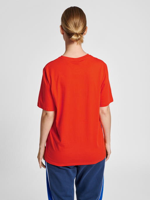 hmlLGC CARSON T-SHIRT, ORANGE.COM, model