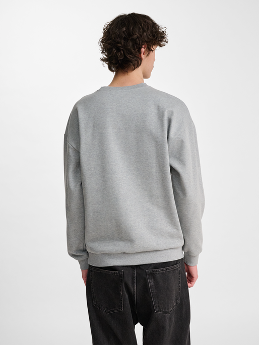 hmlLOOSE CREWNECK CLUB SPORTSWEAR, GREY MELANGE, model