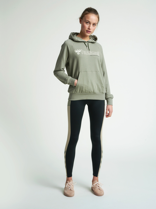 hmlNONI HOODIE, 8062, model