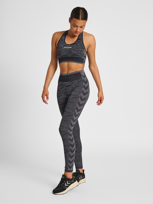 hmlMT SAGA SEAMLESS SPORTS TOP, BLACK/ASPHALT MELANGE, model