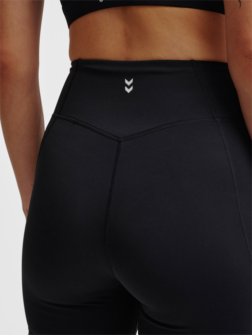 hmlMT ACTIVE HW TIGHT SHORTS, BLACK, model