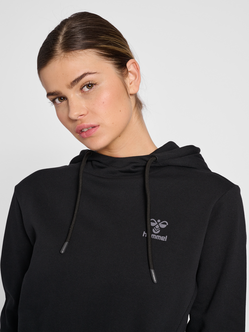 hmlOFFGRID HOODIE WO, JET BLACK/FORGED IRON, model