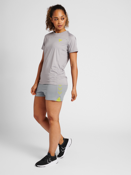 hmlGG12 ACTION SHORTS WOMAN, 1100, model