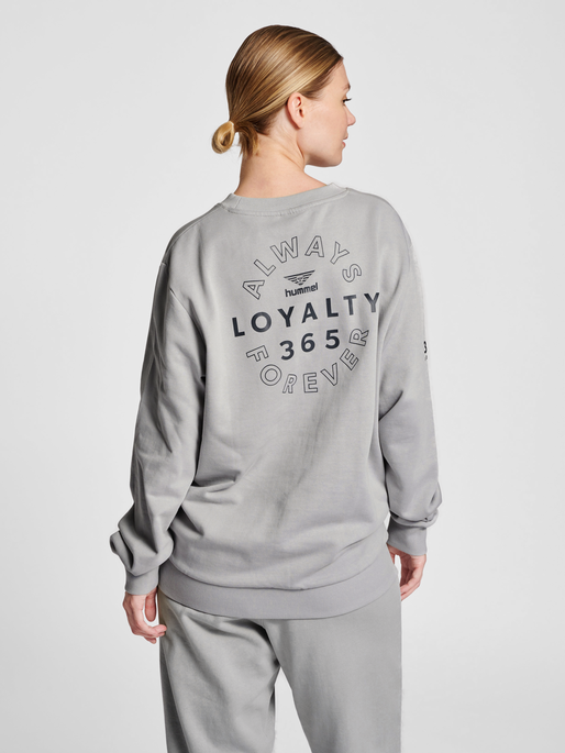 hmlLGC LOYALTY SWEATSHIRT, 2399, model