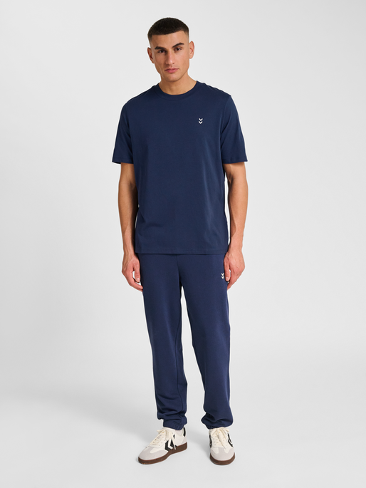 hmlPULSE T-SHIRT, DRESS BLUES, model