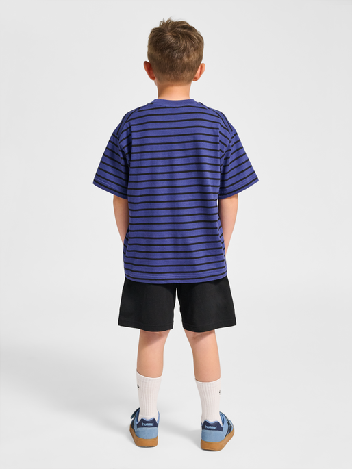 hmlJR LOOSE STRIPED SET BEE, DEEP COBALT, model