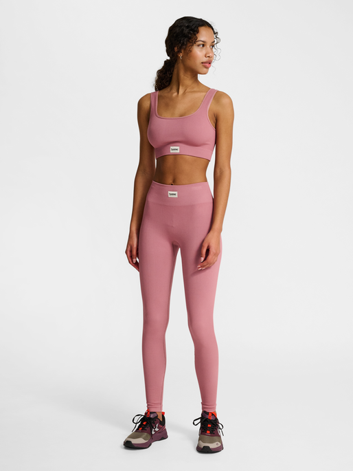 hmlPULSE SEAMLESS RIB BRA, WISTFUL MAUVE, model