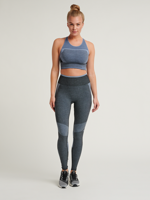 hmlSKY SEAMLESS SPORTS TOP, 2047, model