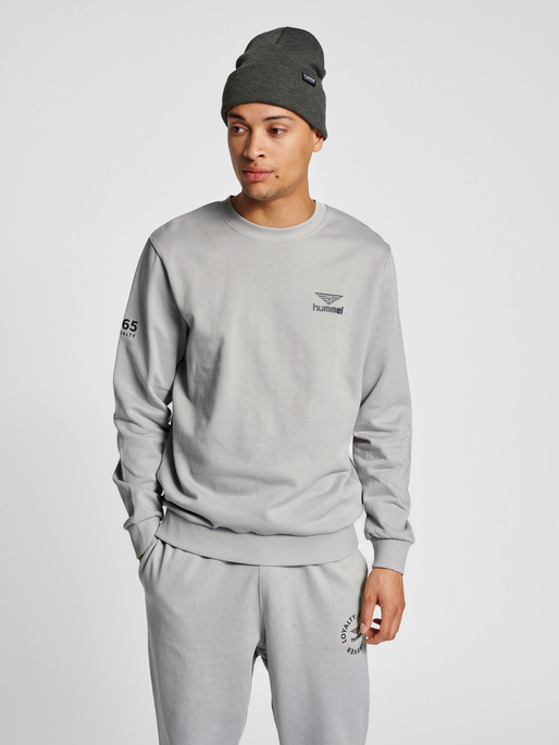 hmlLGC LOYALTY SWEATSHIRT, 2399, model