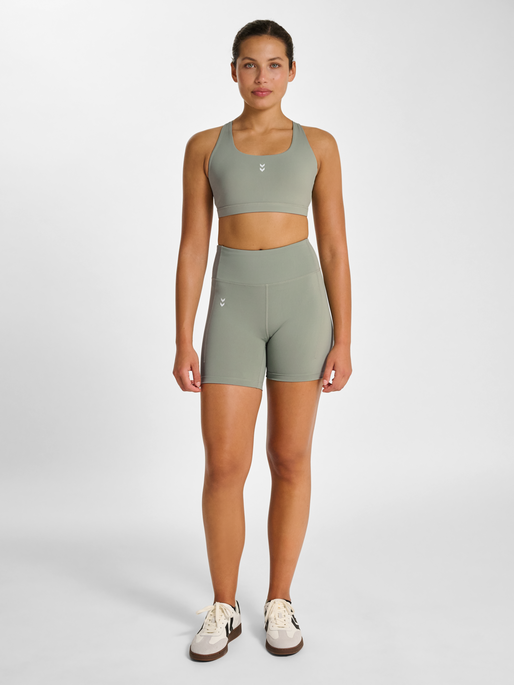 hmlHIIT IMPACT HW SHORT TIGHTS, SEAGRASS, model