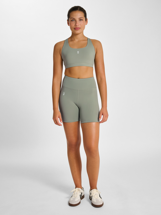 hmlHIIT IMPACT STRAP BRA, SEAGRASS, model