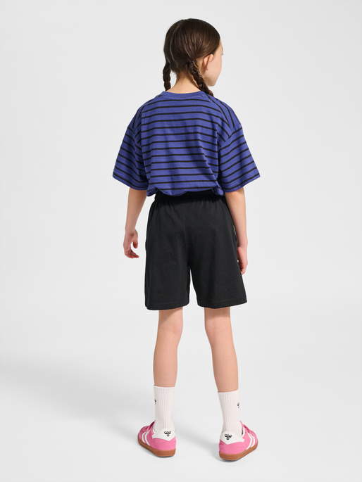 hmlJR LOOSE STRIPED SET BEE, DEEP COBALT, model