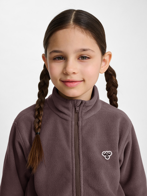 hmlJR FLEECE ZIP JACKET BEE, PEPPERCORN, model