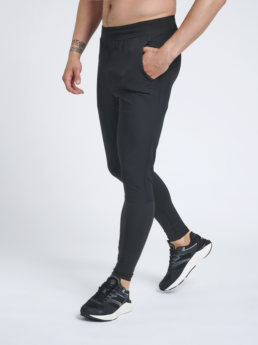 hmlSPIRO TAPERED PANTS, BLACK, model