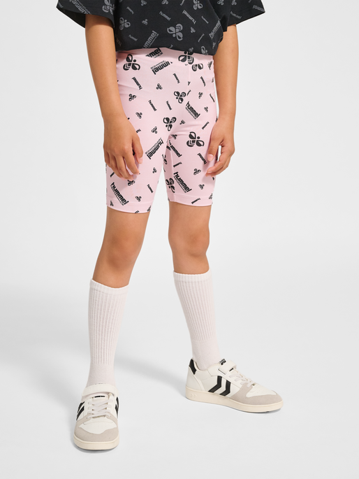 hmlJR GYM SHORT TIGHTS, BARELY PINK, model