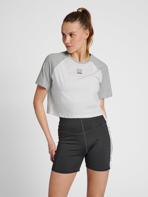 hmlLGC NAYA CROPPED T-SHIRT, LIGHT GREY MELANGE, model