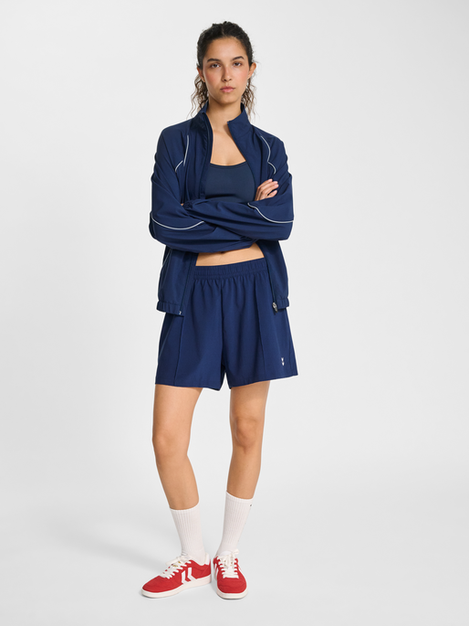 hmlPULSE WORKOUT W SHORTS, DRESS BLUES, model