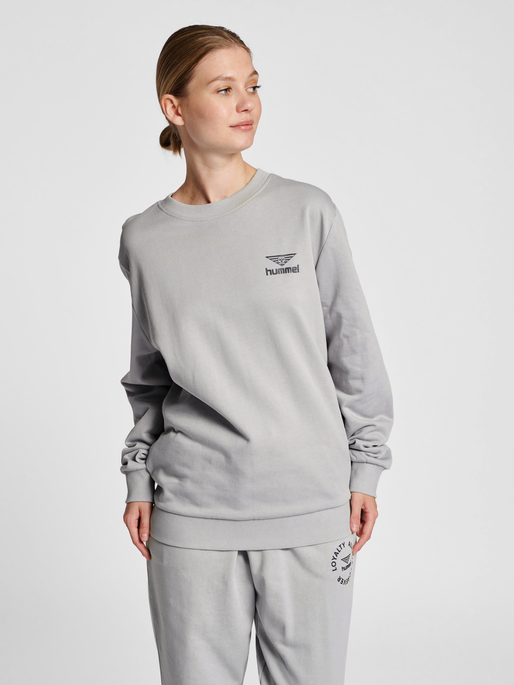 hmlLGC LOYALTY SWEATSHIRT, 2399, model