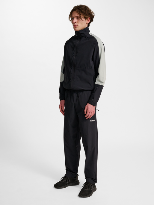 hmlPULSE PANTS, BLACK, model