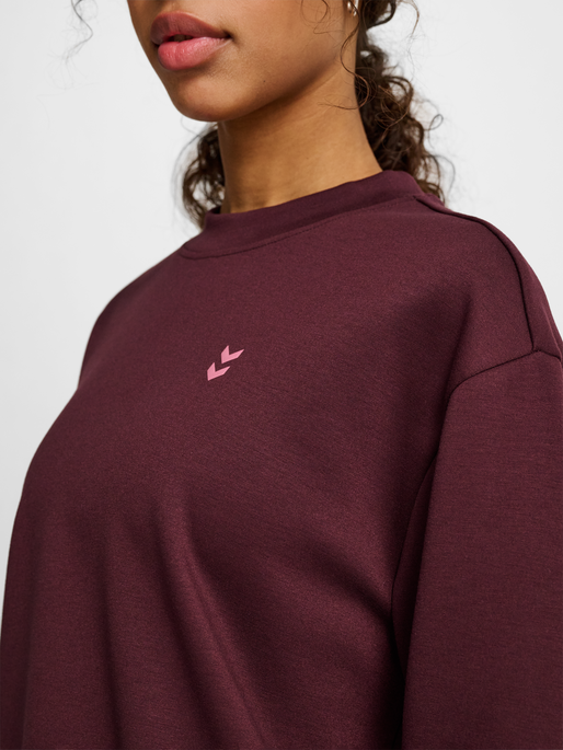 hmlYOGA SOFT W SWEATSHIRT, FUDGE, model