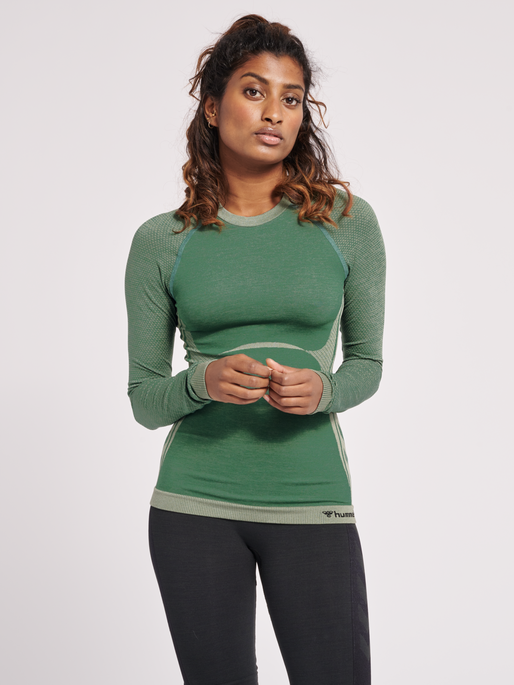 hmlCLEA SEAMLESS TIGHT T-SHIRT L/S, LAUREL WREATH/LILY PAD MELANGE, model