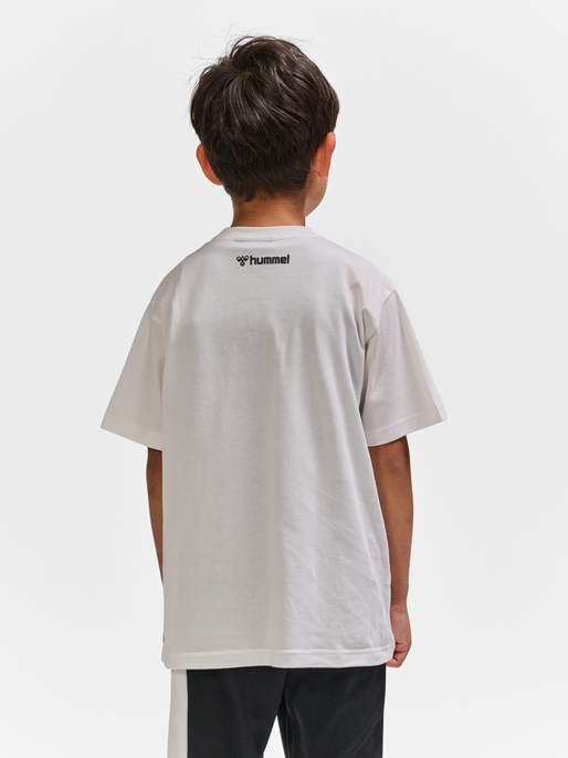 hmlRUNNER T-SHIRT S/S, MARSHMALLOW, model