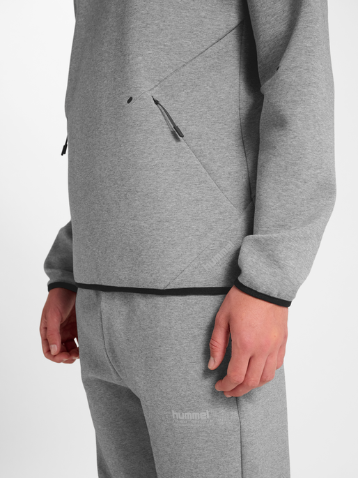 hmlTECH FLEECE HALFZIP, GREY MELANGE, model