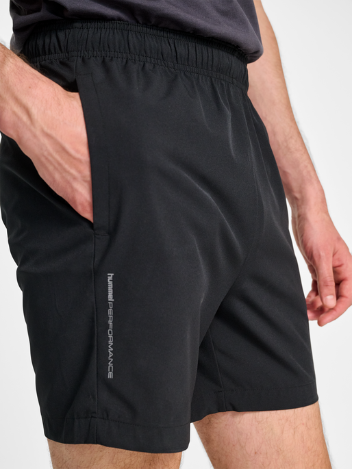 hmlPULSE MOTION SHORTS, BLACK, model