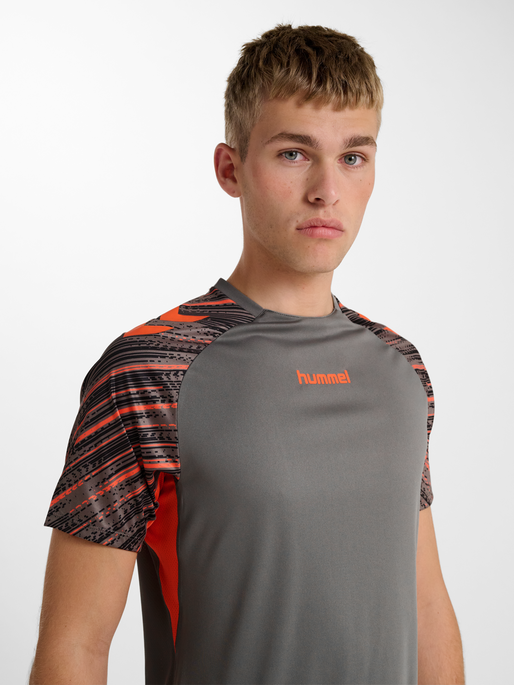 hmlBLAZE PRO TRAINING JERSEY S/S, STEEL GRAY, model