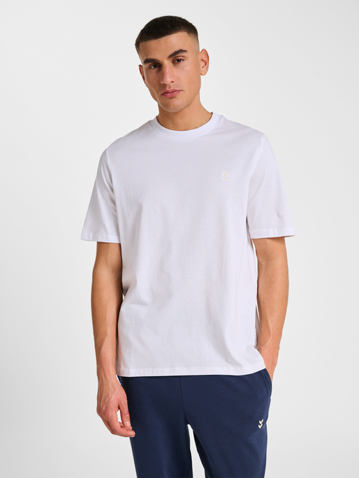 hmlPULSE T-SHIRT, WHITE, model