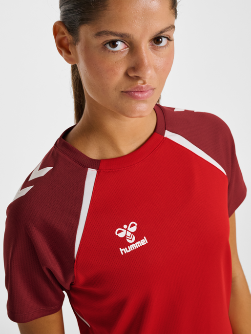 hmlLEAD 2.0 JERSEY S/S WOMAN, TRUE RED/MAROON, model