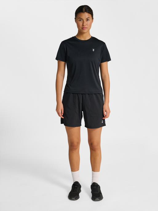 hmlPULSE TRAINING W T-SHIRT S/S, BLACK, model
