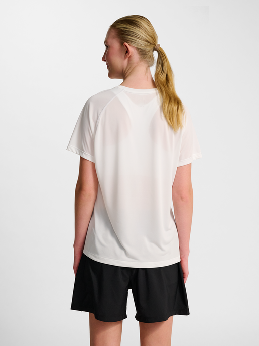 nwlBEAT W T-SHIRT, WHITE, model