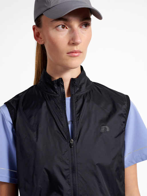 nwlPACKABLE TRAIL W VEST, BLACK, model